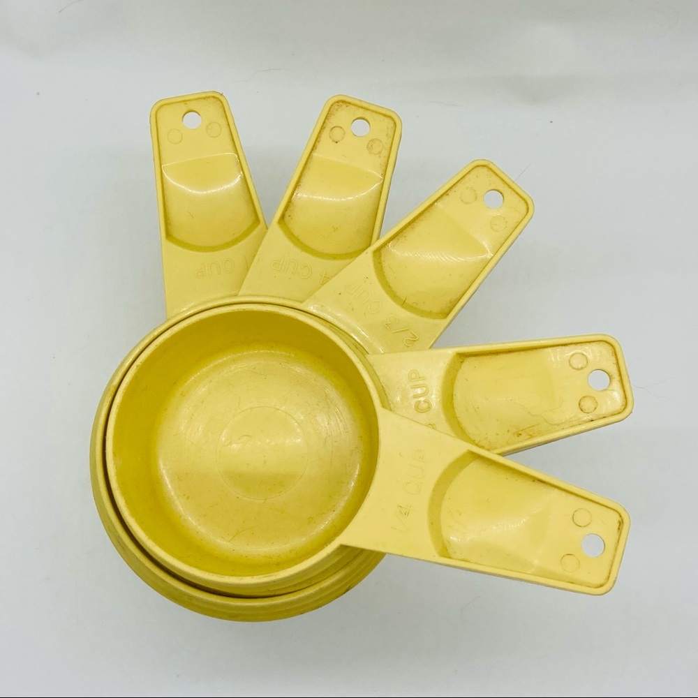 Vintage yellow Tupperware measuring cups set of 5